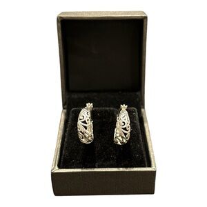 SU Sterling Silver Filagree Small Hoop Earrings. stamped SU JB2